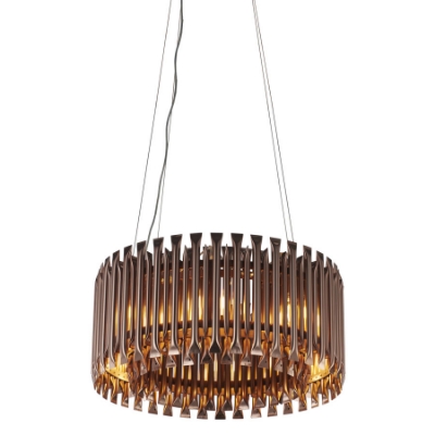 الصورة: مصباح نجفة مدلاة من أنابيب الألومنيوم